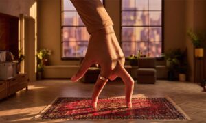 Oura はスマート リングを宣伝するためにミニチュア都市に手を動かします