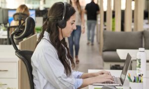 リロイ・マーリンは AI を使用して元候補者を回収し、空きポジションに結び付けます