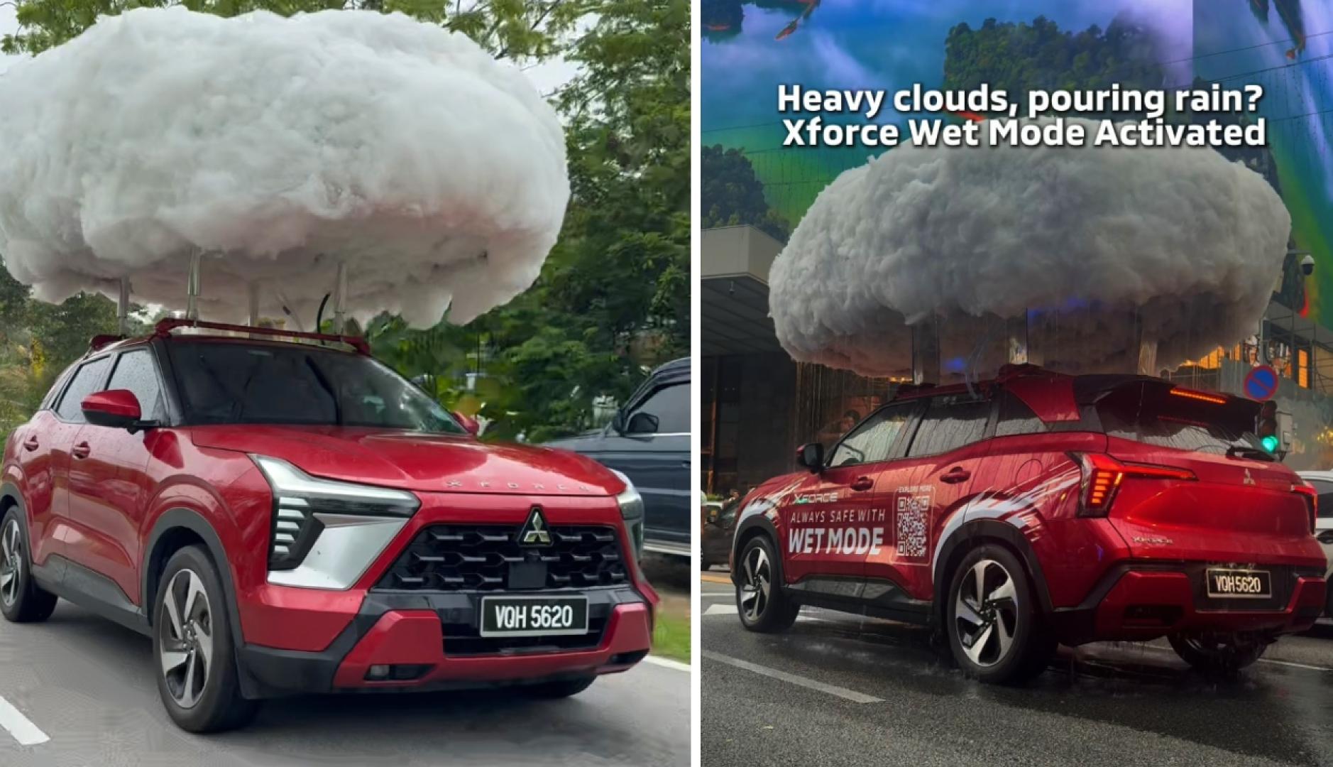 El coche rojo de Mitsubishi con una nube instalada encima de la que sale agua