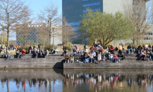 下院、不運な学生への二度目の補償を承認